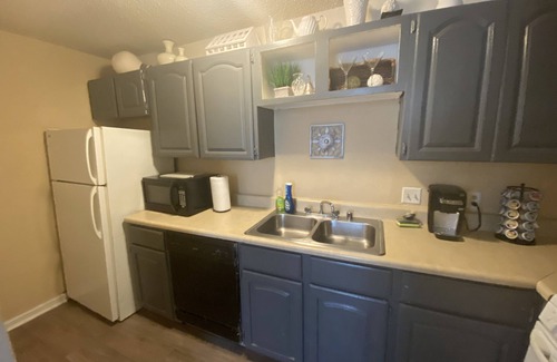 Soulard Apartamento | Second Floor Apartment 1 block from Lafayette Park
