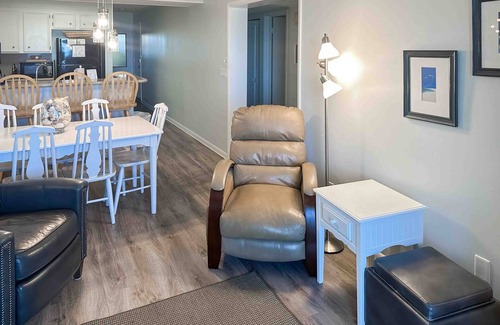 Atlantic Beach Condominio | Second-Floor Condo in Oceanfront Location w/Shared Pool, Free WiFi, Water Views
