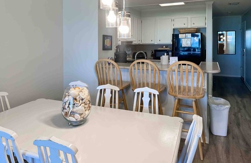 Atlantic Beach Condominio | Second-Floor Condo in Oceanfront Location w/Shared Pool, Free WiFi, Water Views