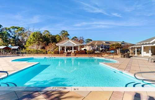 St. James Condominio | Second-floor condo with private balcony, AC, & W/D - walk to marina