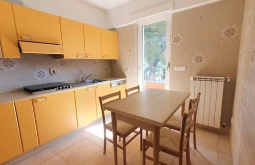 Marina di Andora Apartamento | Second floor apartment in villa with swimming pool