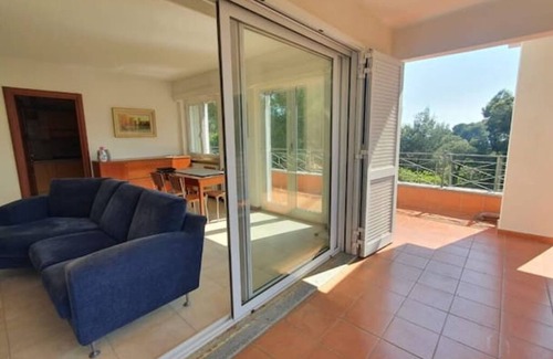 Marina di Andora Apartamento | Second floor apartment in villa with swimming pool