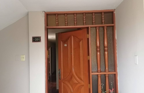 San Juan de Miraflores Apartamento | Second floor Aprt in a safe area of Surco 20 min drive to Park Kennedy