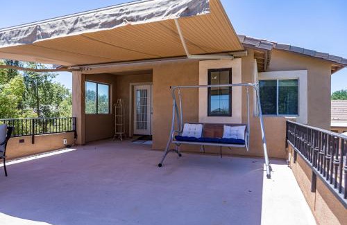Queen Creek Apartamento | Second Story Suite with Balcony