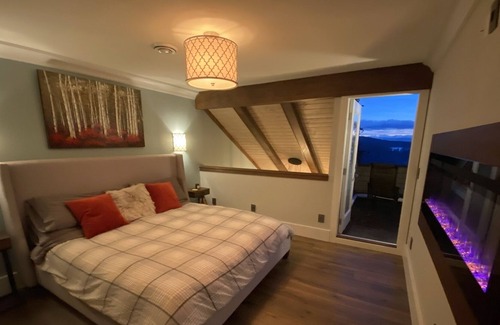 Halfmoon Bay Casa | Secret Cove Retreat town house with stunning ocean views