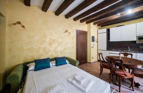 Santa Croce Apartamento | Secret Garden - comfortable and central