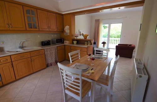 Temeni Casa | SECRET GARDEN HOUSE - UN PEQUEÑO PARAÍSO 1,5 KM DEL MAR A 3 KM DE LA CIUDAD