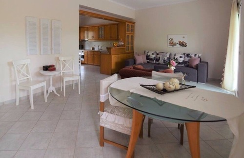 Temeni Casa | SECRET GARDEN HOUSE - UN PEQUEÑO PARAÍSO 1,5 KM DEL MAR A 3 KM DE LA CIUDAD