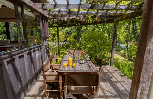 Marahau Casa | Secret Garden Lodge - Marahau Holiday Home