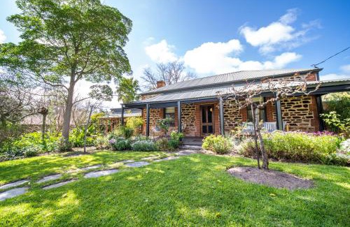 McLaren Vale Casa | Secret Garden - Luxury Cottage - Giant 85inch TV