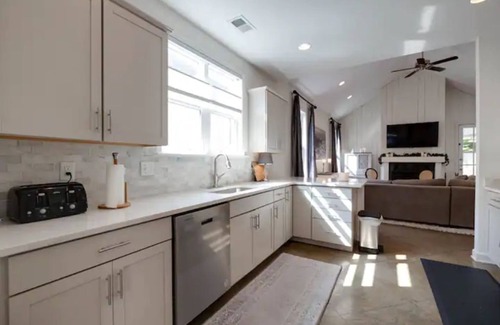 East Midtown Casa | Secret Garden of Memphis LLC
