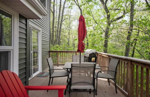 Ridgeway Casa | Secret Gardens Fireplace Deck & Dog-Friendly