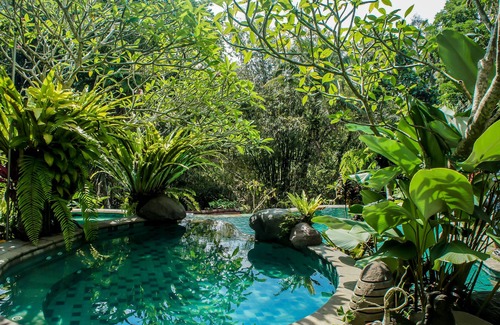 Kutuh Kaja Villa | Secret Tropical Hideaway: a solo 5 minutos a pie del centro de Ubud