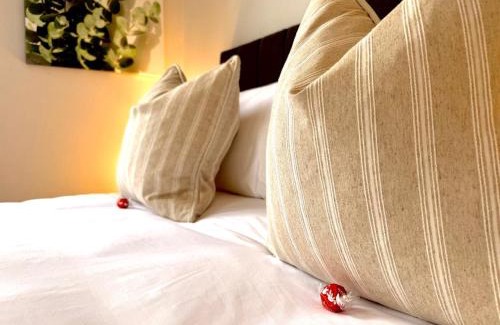 Claremont Apartamento | Secure & Central, Modern Flatlet