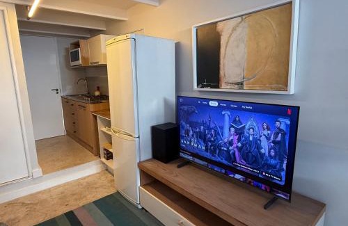 Claremont Apartamento | Secure & Central, Modern Flatlet