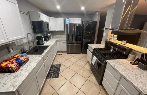 North Las Vegas Casa | SECURE FAMILY HOME/ VACATION/ WORK SPACE ECT.