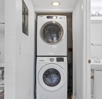 Wilmington Apartamento | Secure Haven with Top Amenities