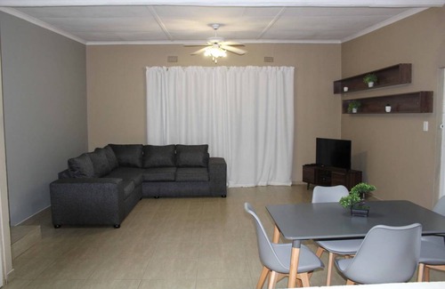 Krugersdorp Apartamento | Secure Self-catered Apartment With Pool