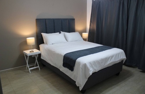 Krugersdorp Apartamento | Apartamento Independiente Seguro con Piscina