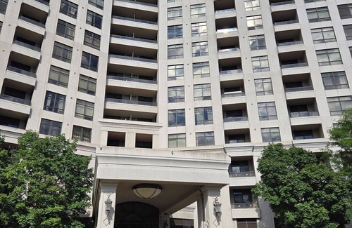 Vaughan Condominio | Secured Gated Estate