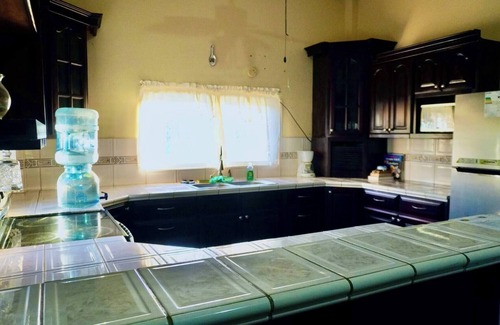 Ciudad de Belice Apartamento | See Belize Waterside Sea View 2-bedroom Apartment w Balcony, Pool & Deck 2nd FL