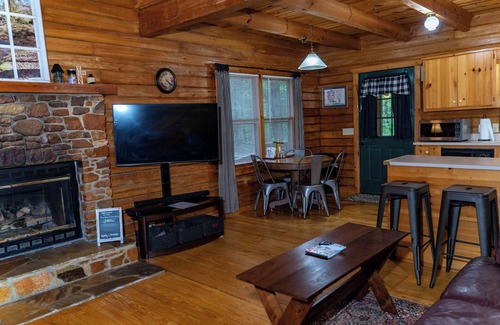 Warm Springs Cabina | Southern Serenity - Peaceful cabin minutes to Callaway Gardens. Pet-friendly!