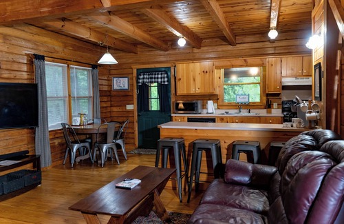 Warm Springs Cabina | Southern Serenity - Peaceful cabin minutes to Callaway Gardens. Pet-friendly!