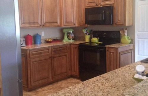 Russellville Casa | See the eclipse and all the area has to offer in comfort! Pet friendly!