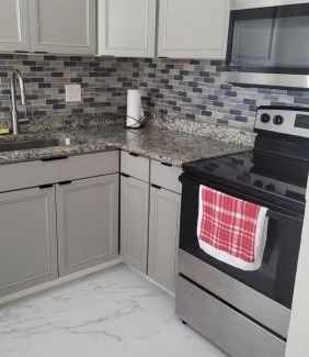Bearss Plaza Apartamento | Seeing Busch Gardens from two apartments