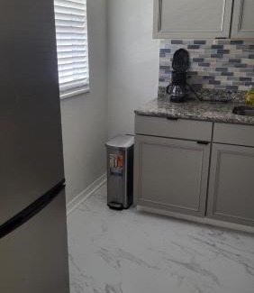 Bearss Plaza Apartamento | Seeing Busch Gardens from two apartments