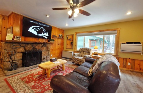 Estes Park Cabaña | Seeking a cozy escape in the heart of the Rockies? Look no further!