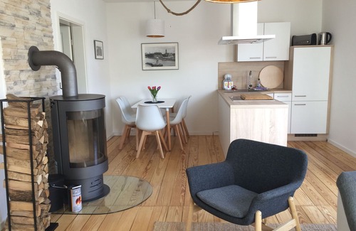 Warnemuende Apartamento | "Seelenstreichler" - 58 metros cuadrados con terraza soleada y chimenea de madera - Centro