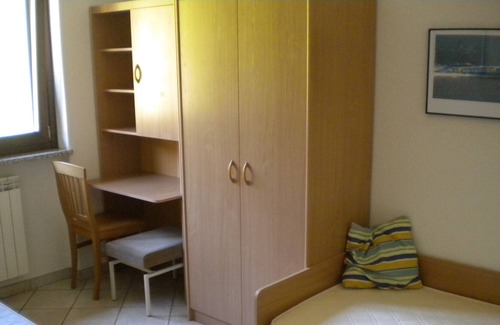 Castello Apartamento | Seenähe, pacífica 3-Zi.-Whg., Buena ubicación con piscina y canchas de tenis. en Castelveccana