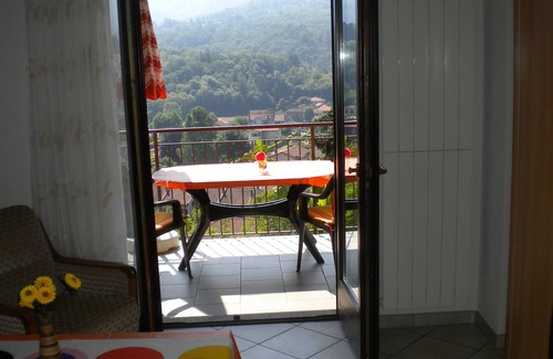 Castello Apartamento | Seenähe, pacífica 3-Zi.-Whg., Buena ubicación con piscina y canchas de tenis. en Castelveccana