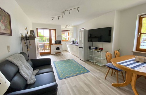 Arlaching Apartamento | Seerose, 46sqm, 2 bedrooms, balcony and garden view