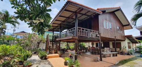 Prachuap Khiri Khan Casa | SeeSea Thai wooden house on beachfront