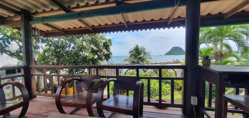 Prachuap Khiri Khan Casa | SeeSea Thai wooden house on beachfront