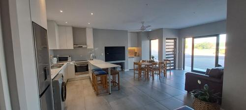 Britannia Bay Apartamento | SeeSkattie