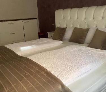 Wiesbaden Apartamento | Sehr grosse 5 Zimmer Wohnung mit Garten und terasse