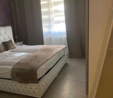 Wiesbaden Apartamento | Sehr grosse 5 Zimmer Wohnung mit Garten und terasse