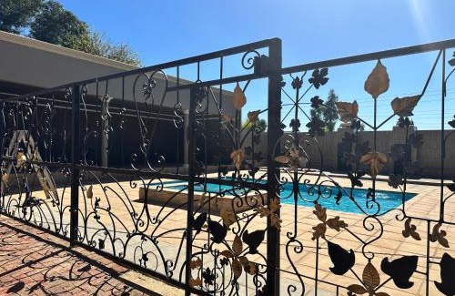 Greater Johannesburg Metropolitan Area Complejo | Sekgome Resort