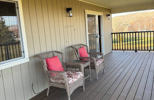 Selah Casa | Selah Country, elbow room, acreage, view!