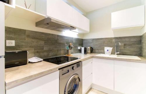 Le Lavandou Apartamento | SELECT'soHOME - Studio - Centre-ville du Lavandou - Wifi, TV, Services hôteliers - AREV