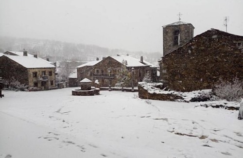 Zarzuela Cabaña | Casa rural (alquiler íntegro) Los Robles para 4 personas