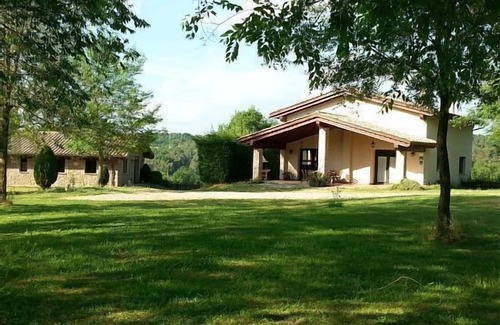 Sant Bartomeu del Grau Cabaña | Casa Rural con WiFi gratis, piscina comunitaria, BBQ a 13km de Vich