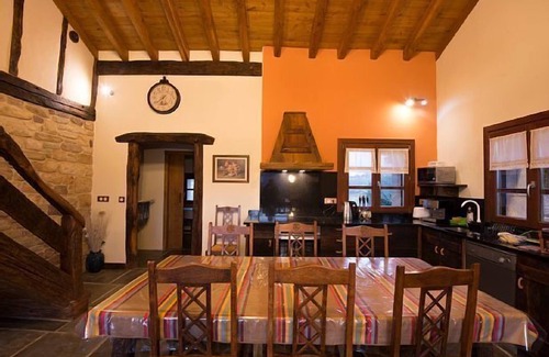 Zugarramurdi Casa | Casa rural en el campo con vistas magníficas a la montaña