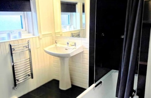 Monkton Cama Y Desayuno | Self Catering apartment (North Wing) St Andrew's House sleeps 6