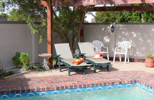 Westlake Apartamento | Apartamento independiente con balcón, vistas al campo de golf y a las montañas.