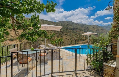 Laroya Cabaña | Casa rural con JACUZZI privado. Para 2-4 personas. TENGUE