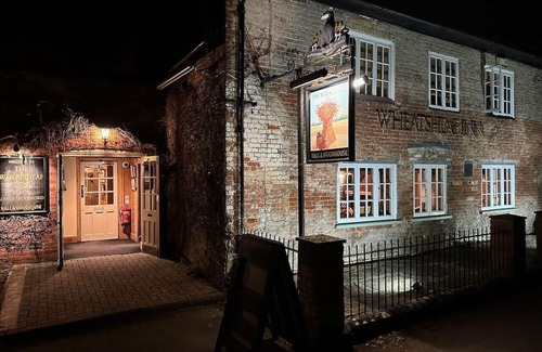 Winterbourne Earls Cabaña | Cottage de lujo a 10 minutos de Salisbury & Stonehenge con un fabuloso pub enfrente